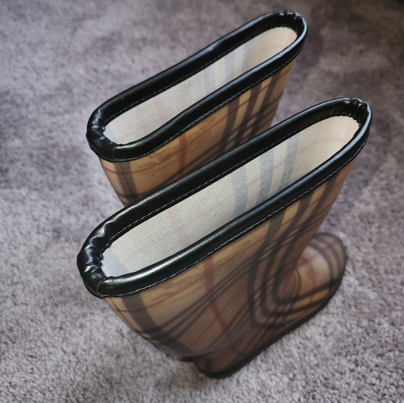 Authentic Burberry Rainboots, size 37 Women - Picture 4 of 6